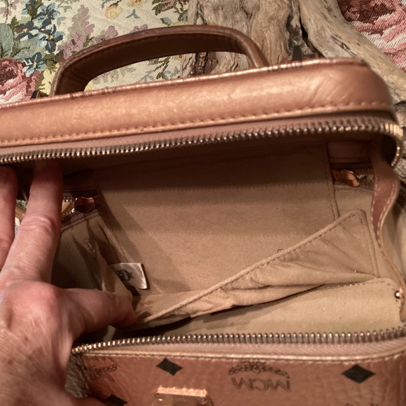 Rare MCM Rockstar Rose Gold Metallic Monogram Vanity Case Bag - Picture 6 of 10